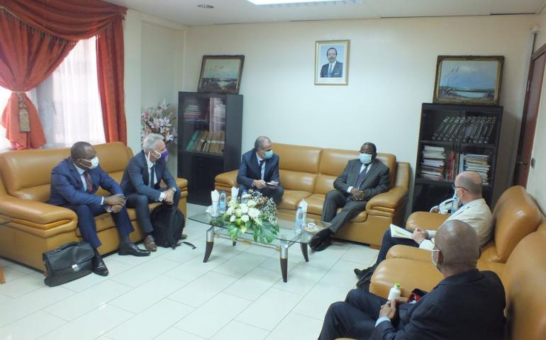 The Minister of Trade receives the Chief Executive Officer of Lafarge Holcim