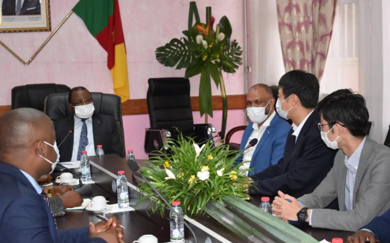 Réunion avec une délégation d&#039;investisseurs japonais, accompagnés de leurs partenaires camerounais.